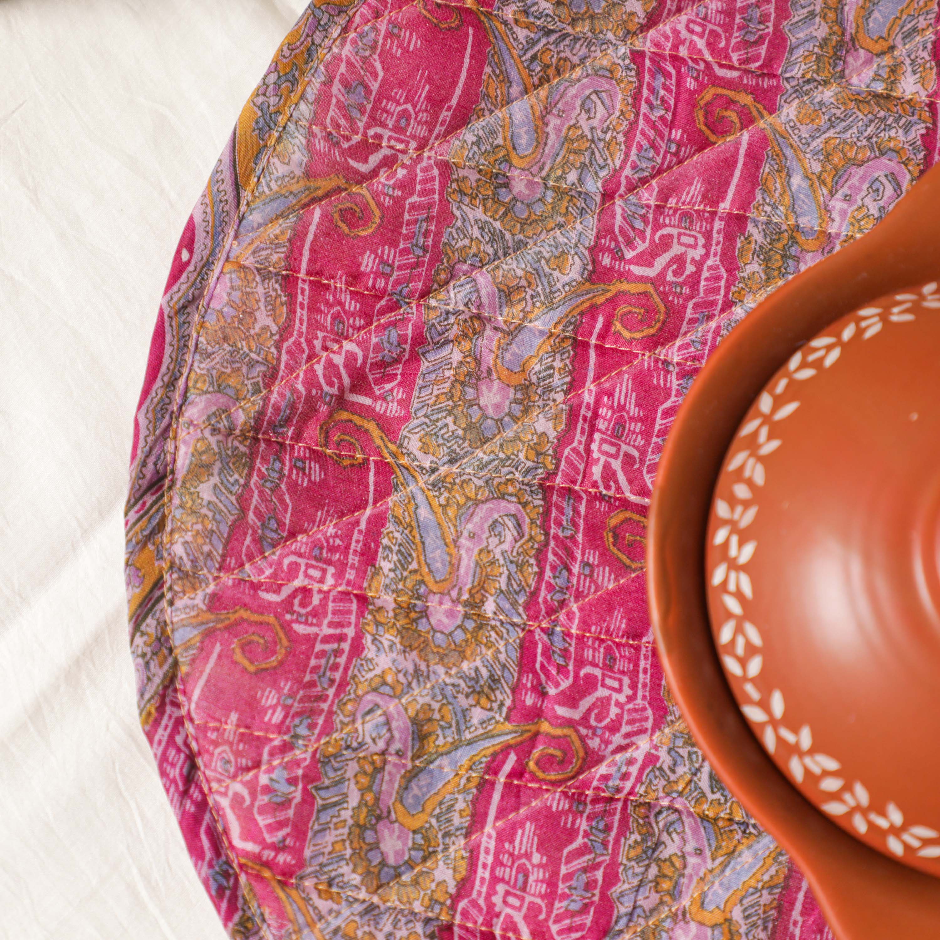 Multicolor and floral pattern table mats